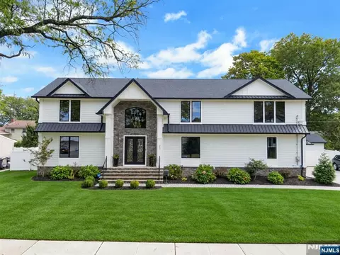 Exterior - 207 Wilsey Ct, Paramus, NJ 07652 photo 6 of 11