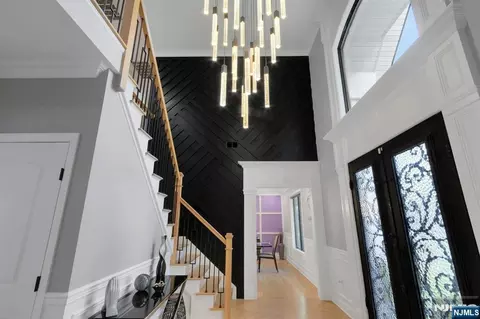 Entry Way - 207 Wilsey Ct, Paramus, NJ 07652 photo 2 of 7