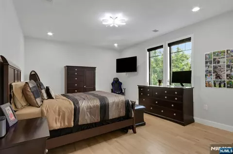 Bedroom - 207 Wilsey Ct, Paramus, NJ 07652 photo 3 of 4