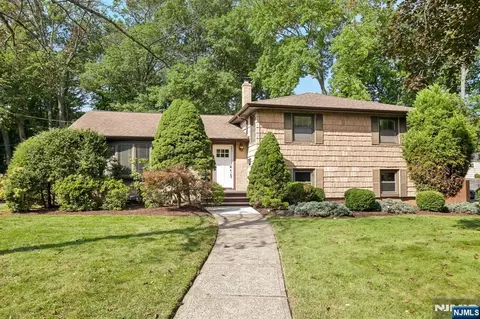 65 Springbrook Rd, Livingston, NJ 07039