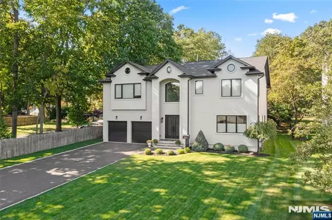 355 Summit St, Norwood, NJ 07648