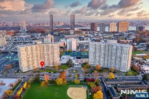 2100 Linwood Ave #17E, Fort Lee, NJ 07024