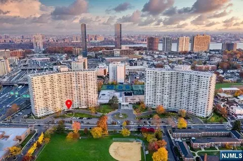2100 Linwood Ave #17E, Fort Lee, NJ 07024