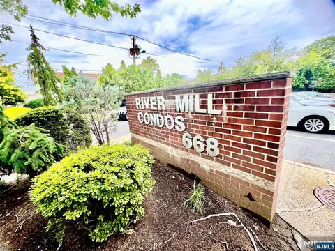 666 Mill St #C8, Belleville, NJ 07109