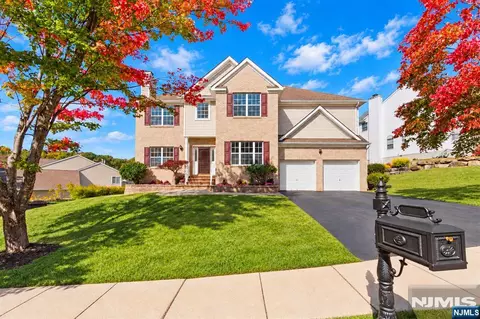700 Skyline Dr, Lake Hopatcong, NJ 07849