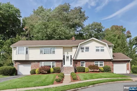 6 Glen Ct, Westwood, NJ 07675