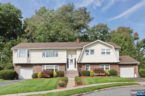 6 Glen Ct, Westwood, NJ 07675