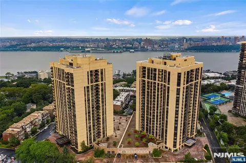 800 Palisade Ave #807, Fort Lee, NJ 07024