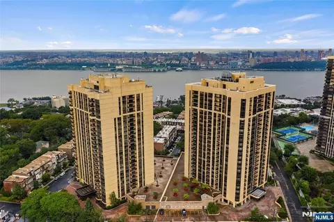 800 Palisade Ave #807, Fort Lee, NJ 07024
