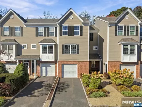 22 Greenbrook Dr, Bloomfield, NJ 07003