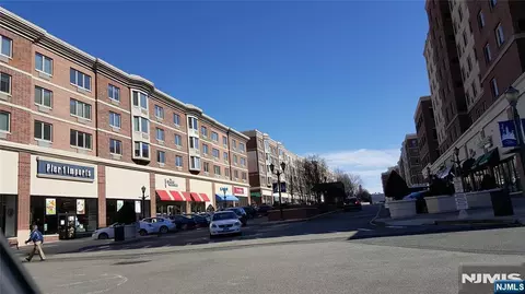 6104 City Pl, Edgewater, NJ 07020