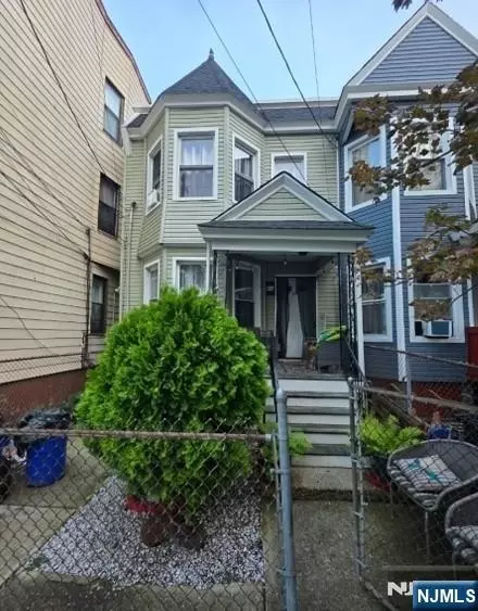 825 Ridge St, Newark, NJ 07104