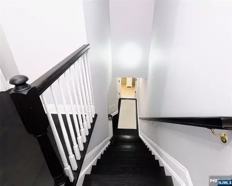Entry Way - 3 Doris Ln, Wallington, NJ 07057 photo 8 of 15