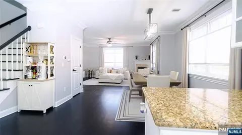 Entry Way - 3 Doris Ln, Wallington, NJ 07057 photo 4 of 15