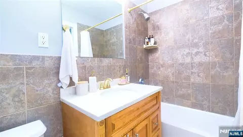 Bath - 3 Doris Ln, Wallington, NJ 07057 photo 3 of 3