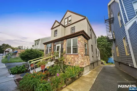 280 Lincoln St, East Orange, NJ 07017