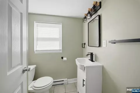 Entry Way - 288 Devon St, Kearny, NJ 07032 photo 7 of 9