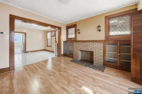 Living - 288 Devon St, Kearny, NJ 07032 photo 6 of 6
