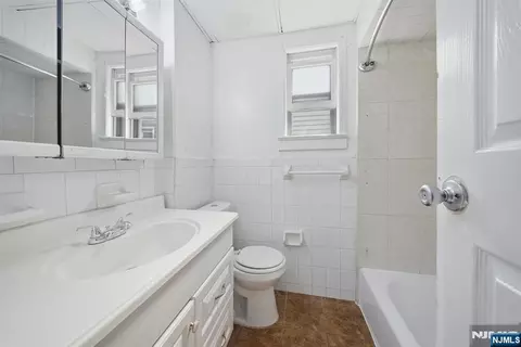 Bath - 288 Devon St, Kearny, NJ 07032 photo 2 of 3