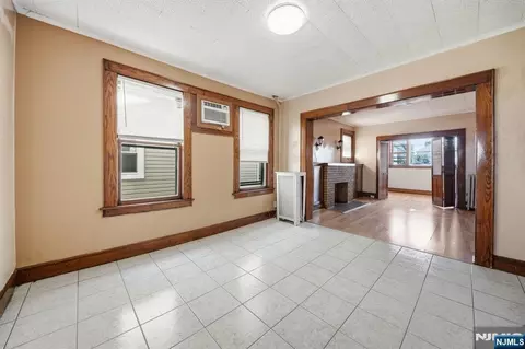 Entry Way - 288 Devon St, Kearny, NJ 07032 photo 4 of 9