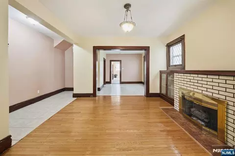 Living - 288 Devon St, Kearny, NJ 07032 photo 1 of 6