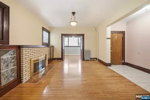 Living - 288 Devon St, Kearny, NJ 07032 photo 3 of 6