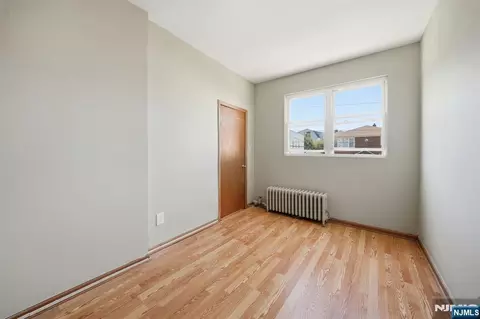 Bedroom - 288 Devon St, Kearny, NJ 07032 photo 7 of 11