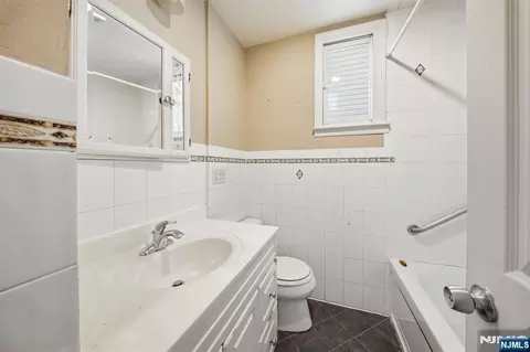 Bath - 288 Devon St, Kearny, NJ 07032 photo 1 of 3