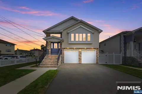 7 Grant St, Elmwood Park, NJ 07407