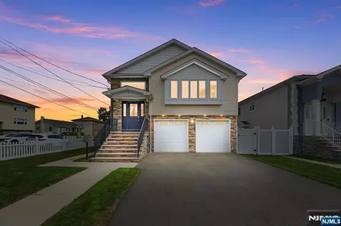7 Grant St, Elmwood Park, NJ 07407