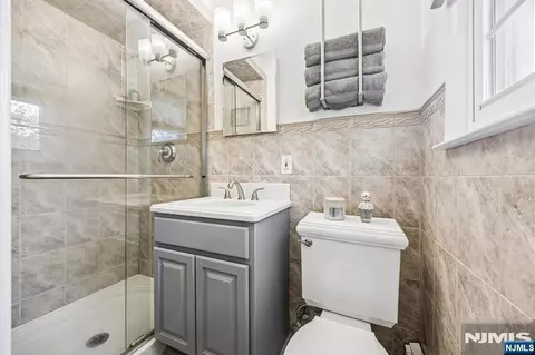 Bath - 87 Webster Dr, Wayne, NJ 07470 photo 2 of 3