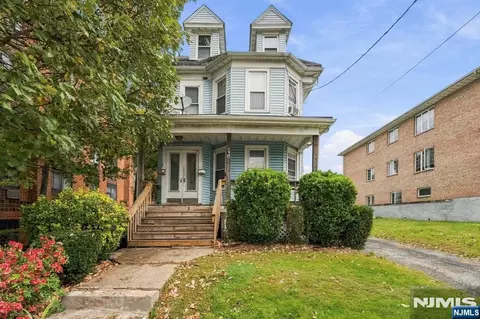 25 Central Blvd, Palisades Park, NJ 07650