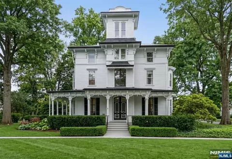 57 1st St, Clifton, NJ 07011