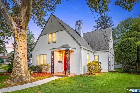 688 Bogert Rd, River Edge, NJ 07661