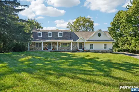 724 Ewing Ave, Franklin Lakes, NJ 07417