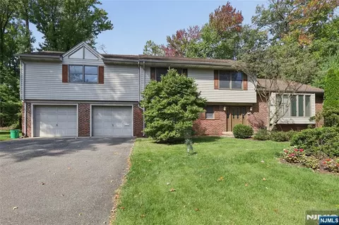 612 Floyd St, Englewood Cliffs, NJ 07632