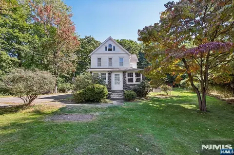 978 Franklin Tpke, Allendale, NJ 07401