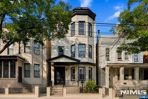 110 Maple #1, Weehawken, NJ 07086