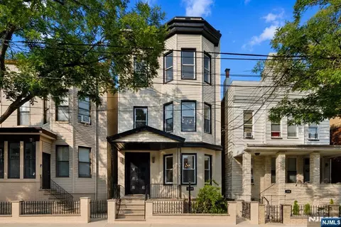 110 Maple #1, Weehawken, NJ 07086