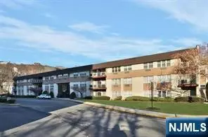 1111 River Rd #B11, Edgewater, NJ 07020