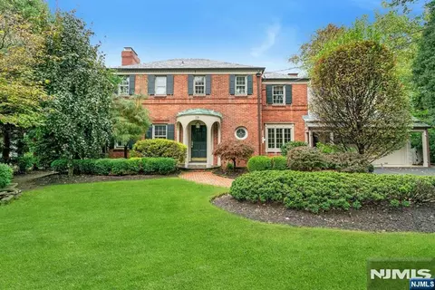 39 Wyncote Rd, Ho Ho Kus, NJ 07423