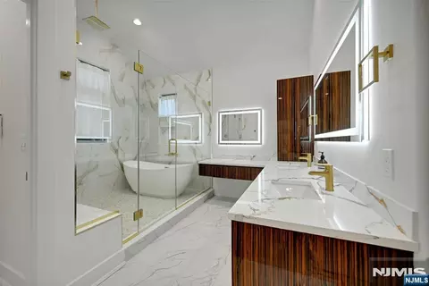 Bath - 260 Virginia Ct, Paramus, NJ 07652 photo 3 of 9