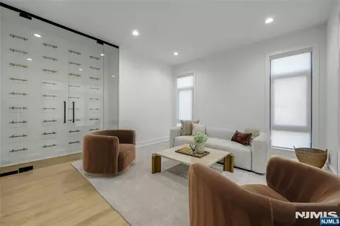 Living - 260 Virginia Ct, Paramus, NJ 07652 photo 2 of 3