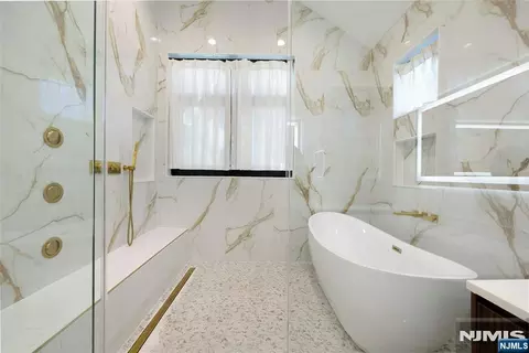 Bath - 260 Virginia Ct, Paramus, NJ 07652 photo 5 of 9