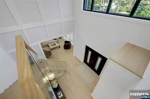 Entry Way - 260 Virginia Ct, Paramus, NJ 07652 photo 6 of 9