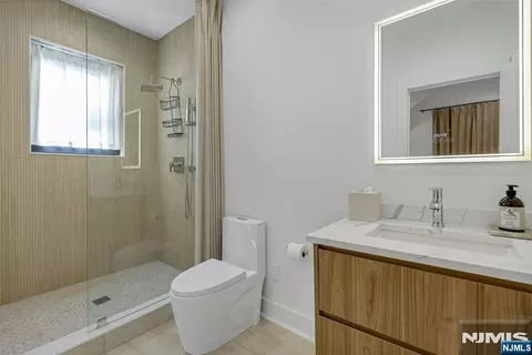 Bath - 260 Virginia Ct, Paramus, NJ 07652 photo 7 of 9
