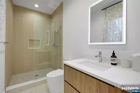 Bath - 260 Virginia Ct, Paramus, NJ 07652 photo 6 of 9