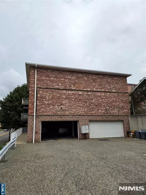 118 Bergen Blvd #2B, Palisades Park, NJ 07650