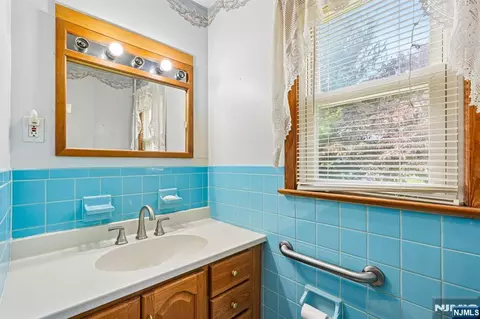 Bath - 201 Kiwanis Dr, Wayne, NJ 07470 photo 1 of 4