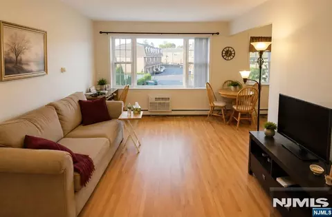 605 Grove St #E4, Clifton, NJ 07013